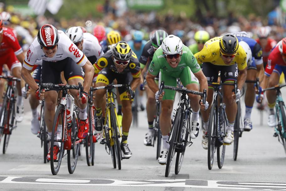 Emozionante volata ad Angers al termine della terza tappa del Tour. Bettini